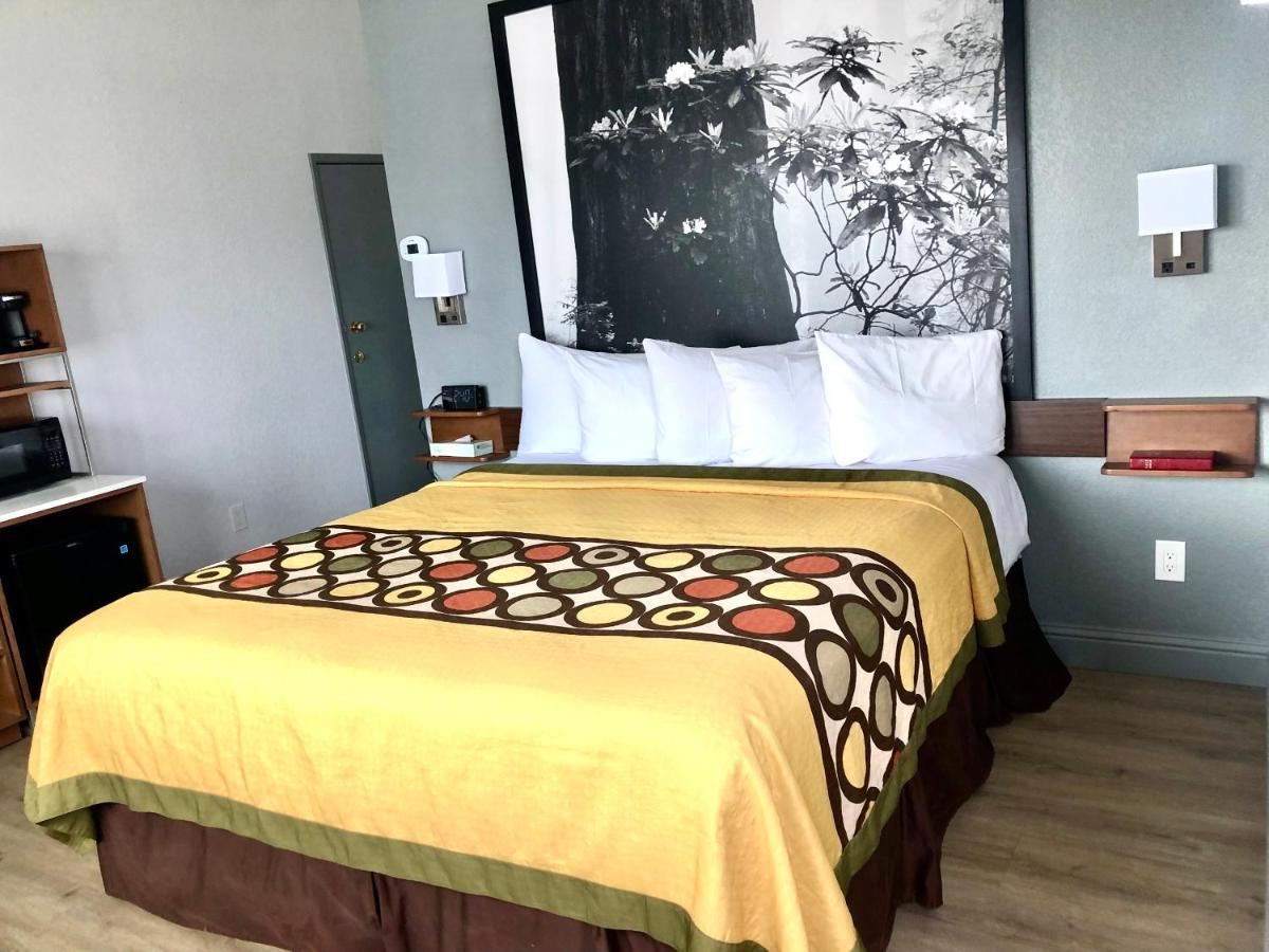 Super 8 By Wyndham Motel 2*