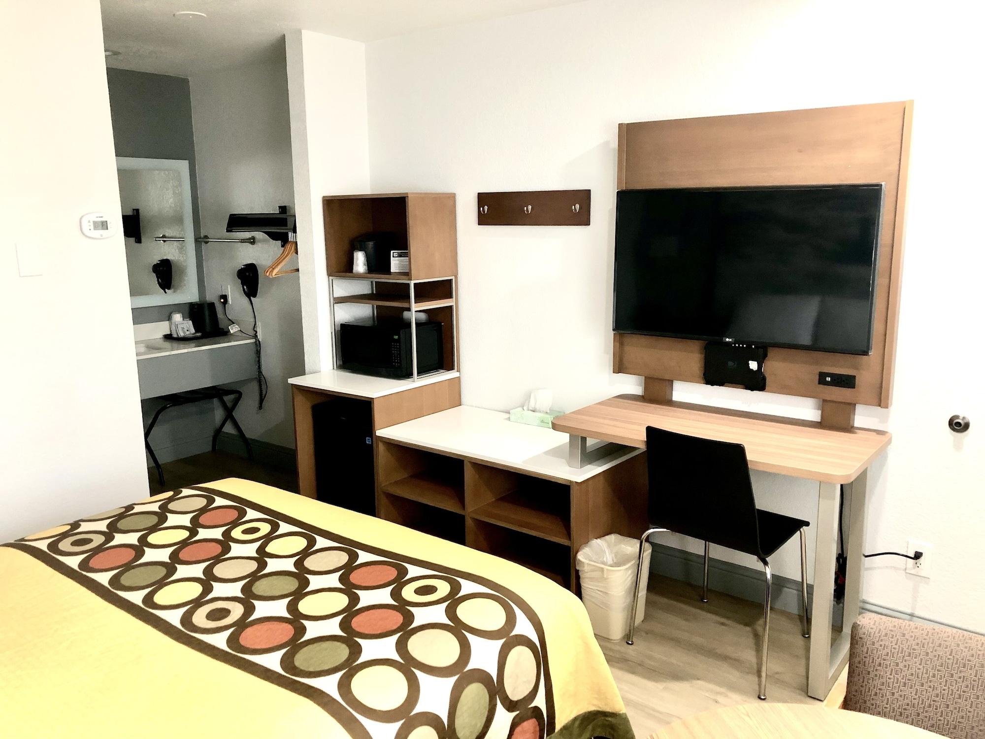 Super 8 By Wyndham Motel Fort Bragg