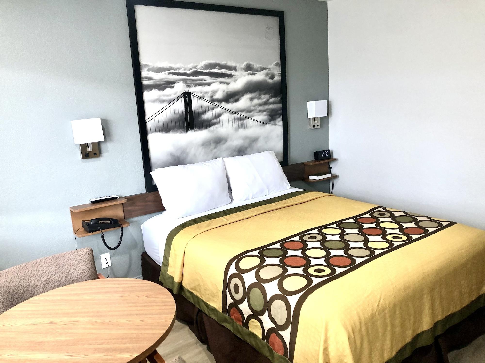 Super 8 By Wyndham Motel