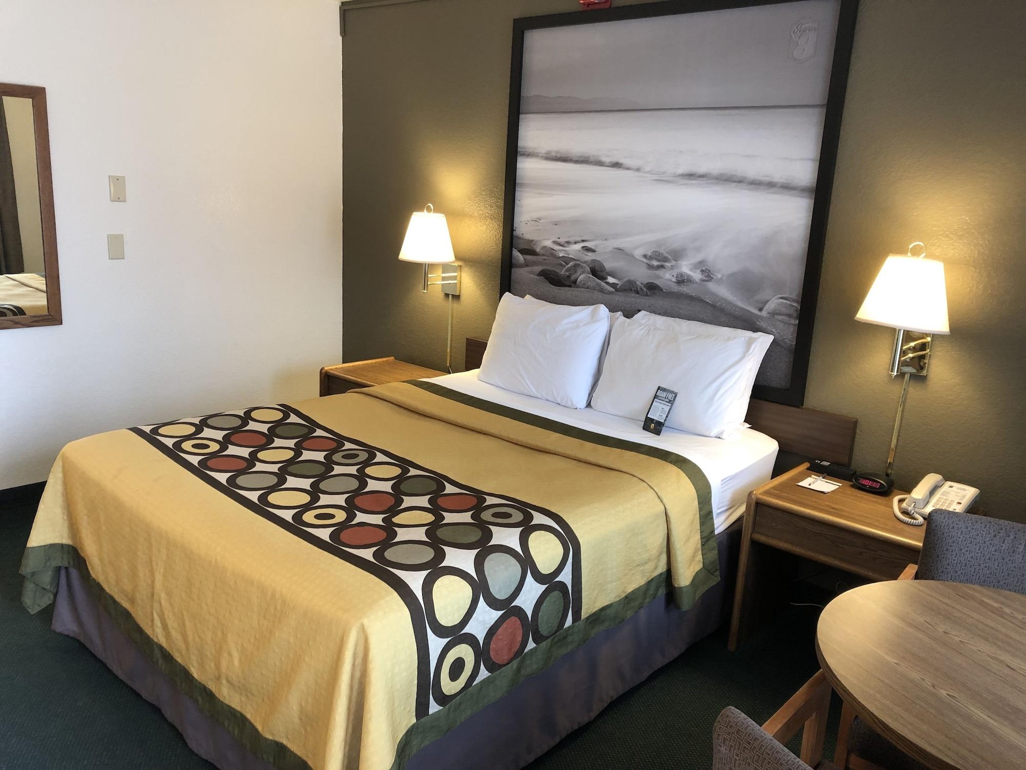 Super 8 By Wyndham Motel Fort Bragg