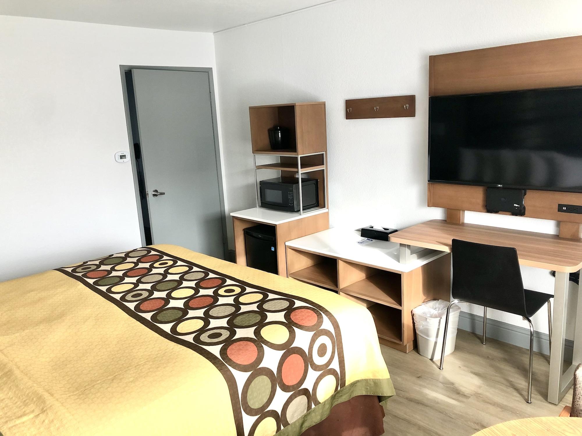 Super 8 By Wyndham Motel 2*