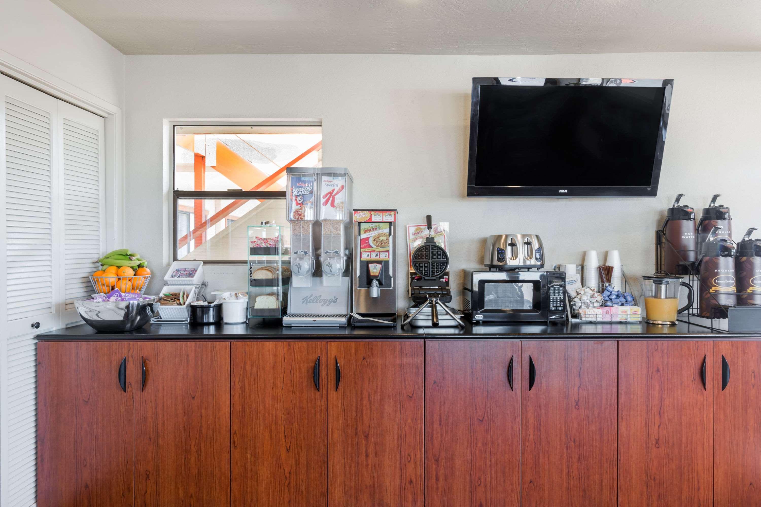Super 8 By Wyndham Fort Bragg