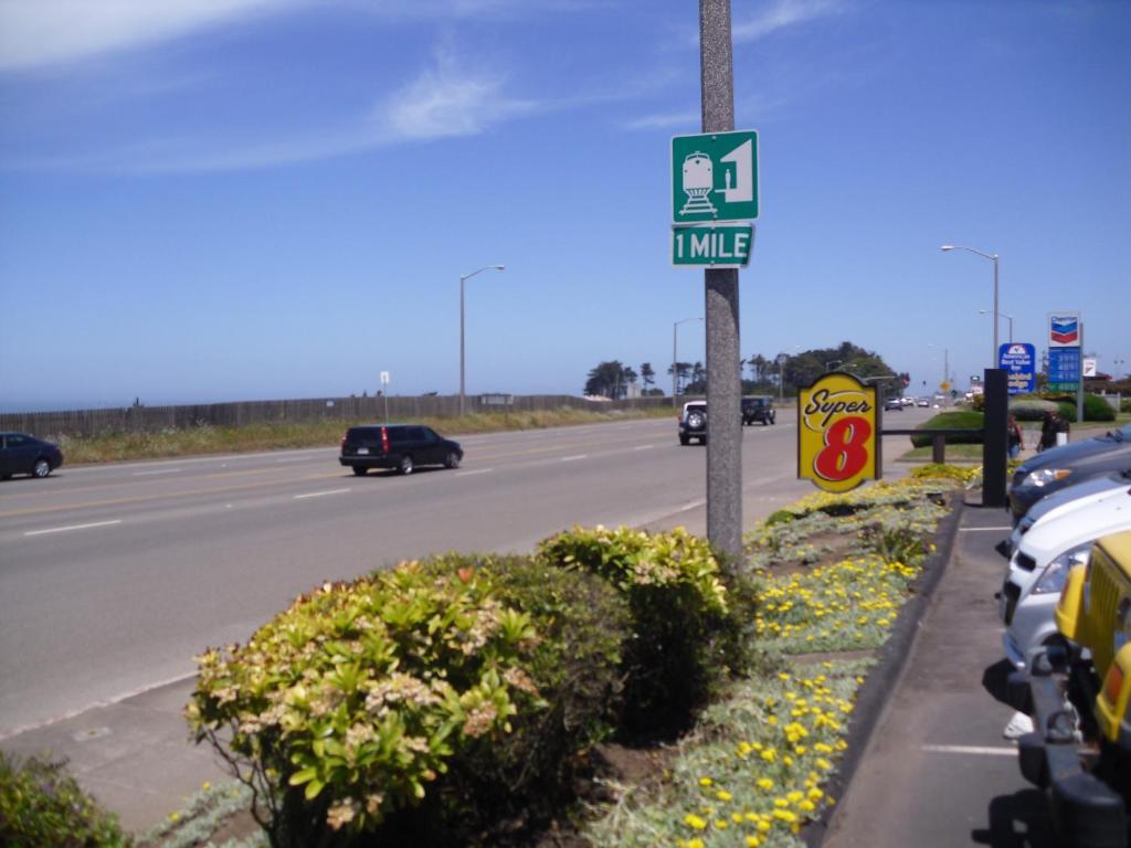 Super 8 By Wyndham Motel