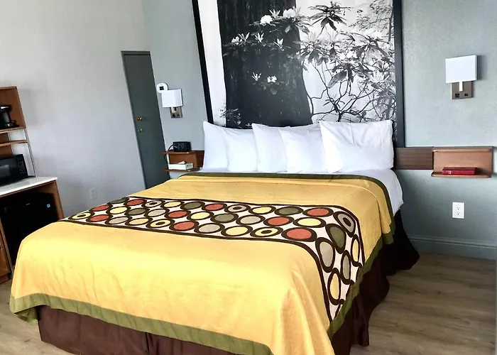 Super 8 By Wyndham Fort Bragg