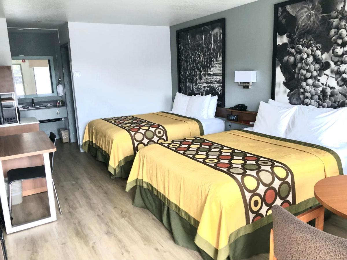 Super 8 By Wyndham Bragg Motel