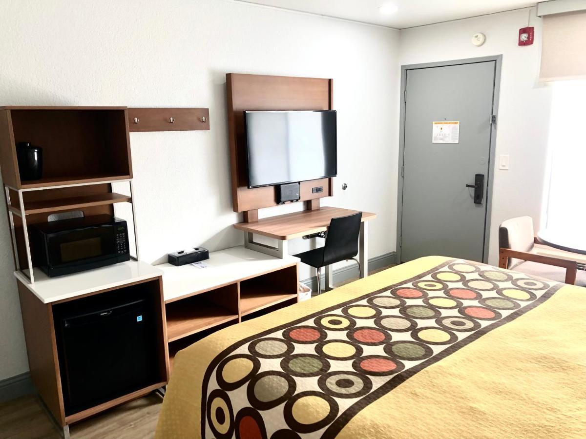 Super 8 By Wyndham Bragg 2*