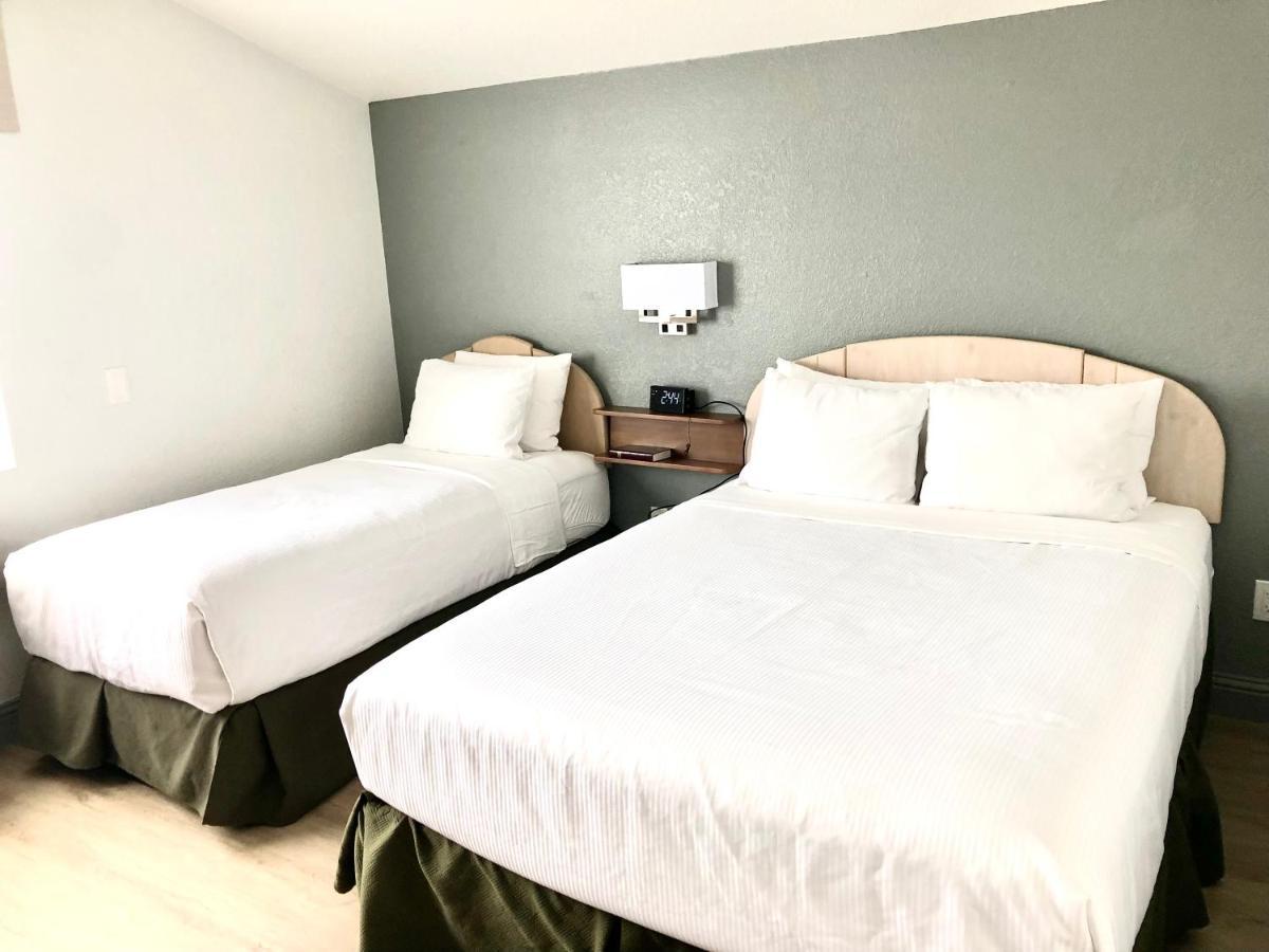 Super 8 By Wyndham Bragg Motel Fort Bragg