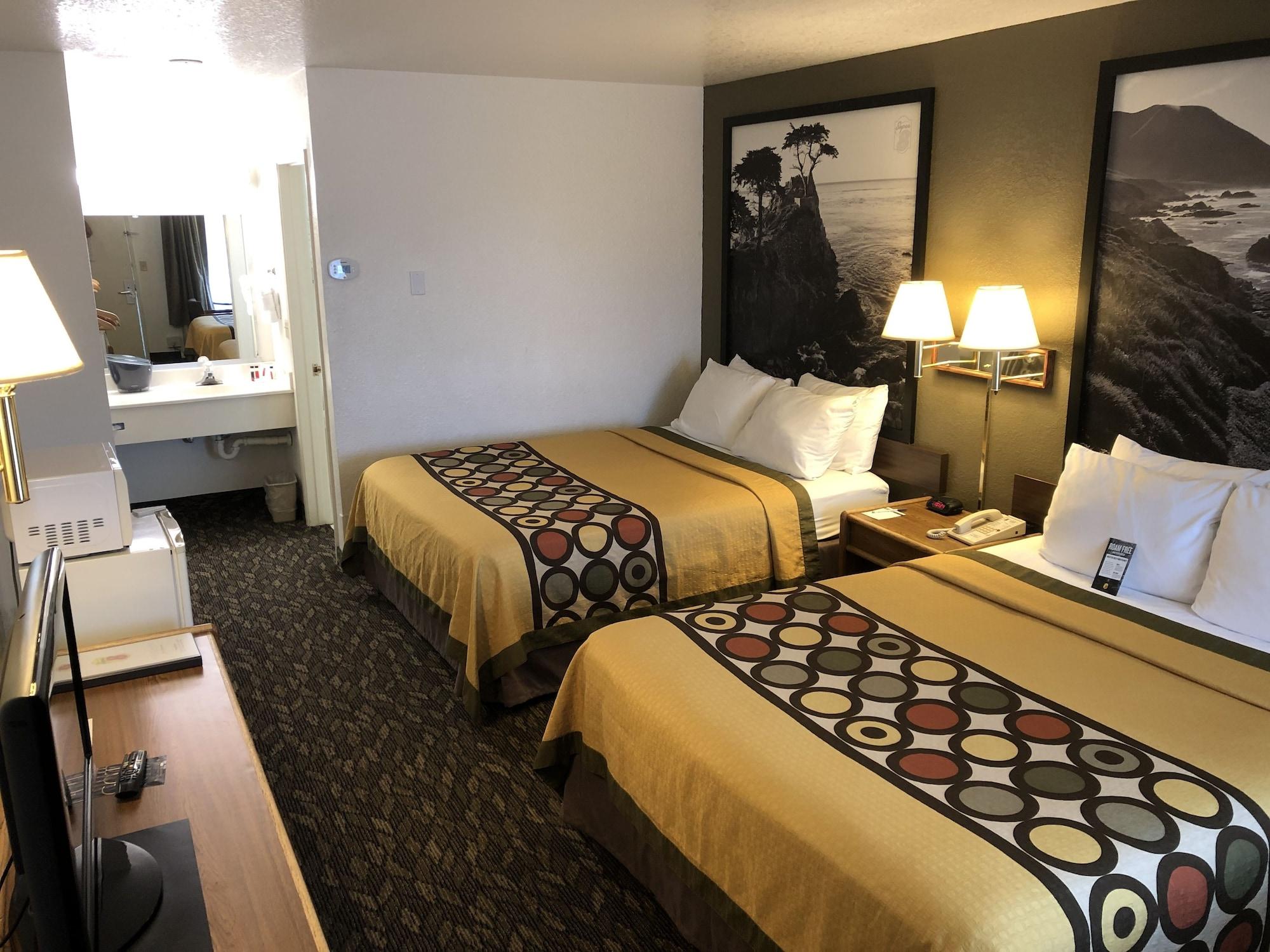 Motel Super 8 By Wyndham Bragg 2*