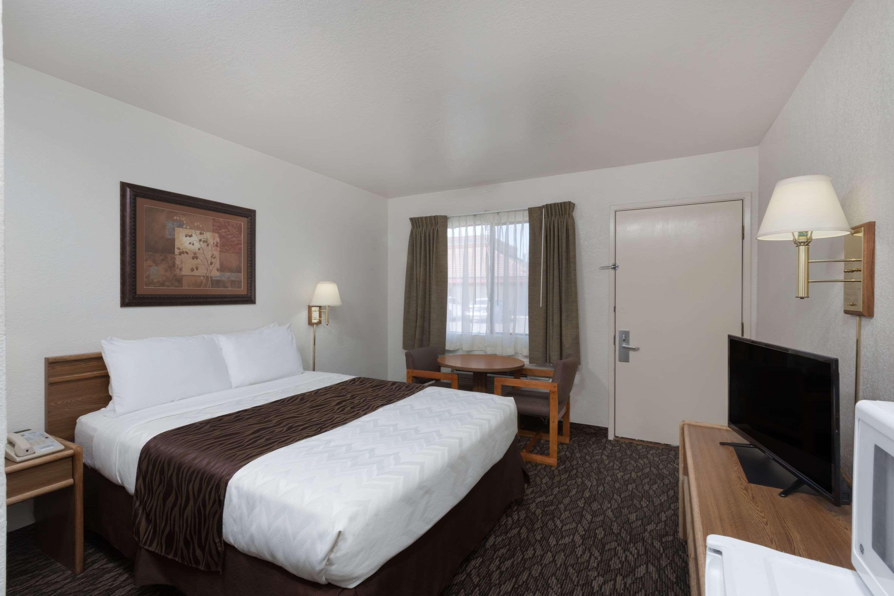 Super 8 By Wyndham Bragg 2*