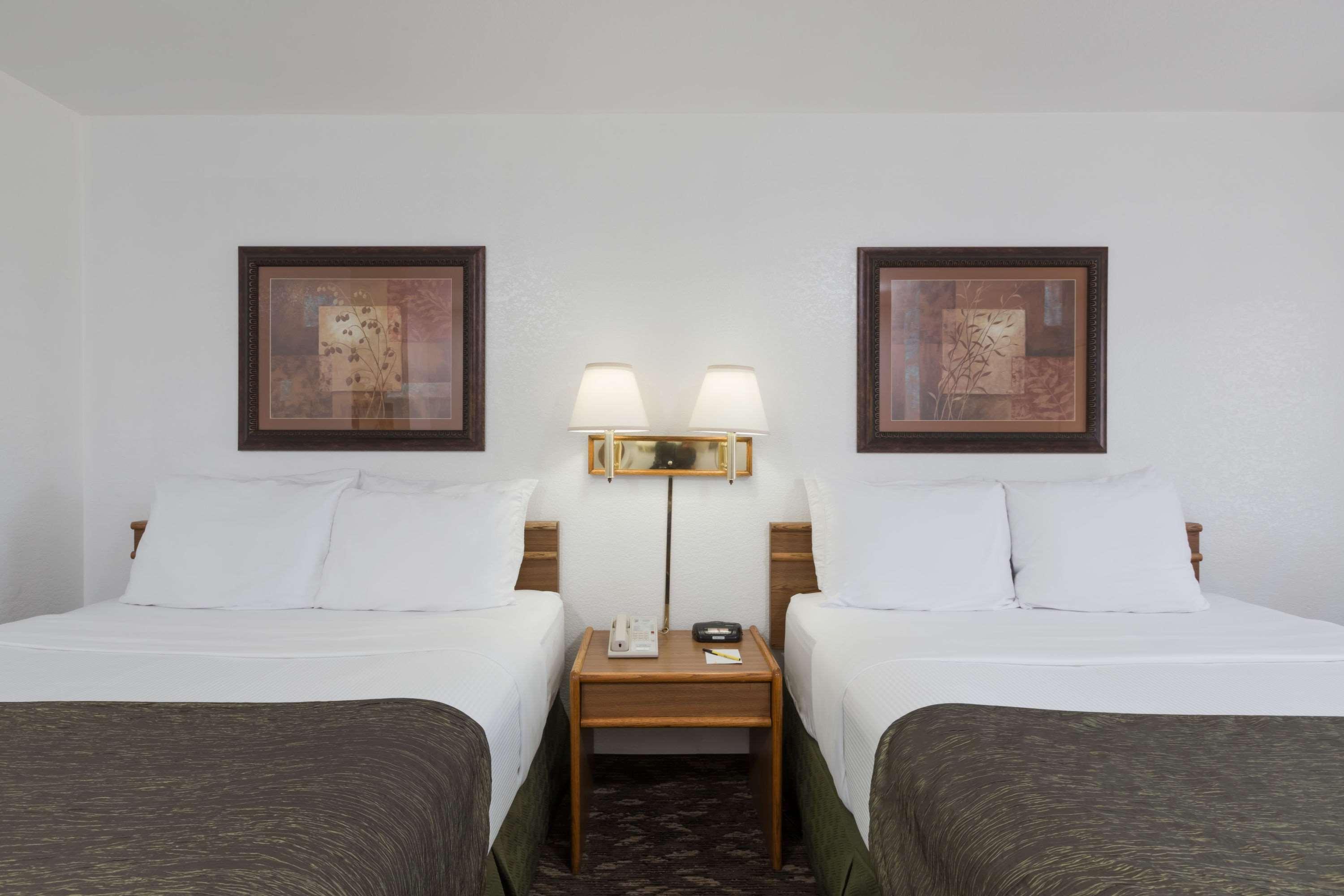 Super 8 By Wyndham Bragg Fort Bragg
