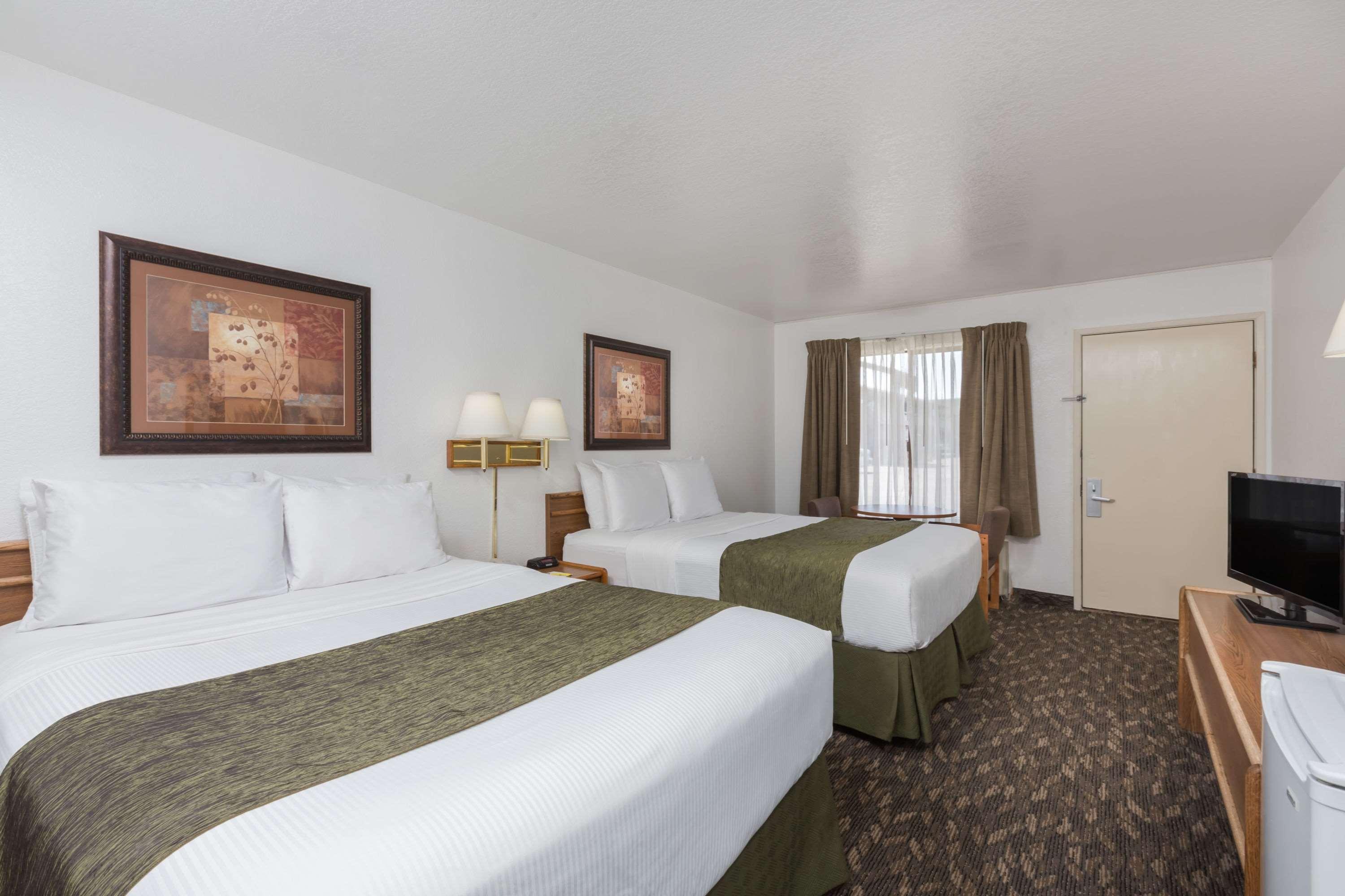 Super 8 By Wyndham Bragg 2*