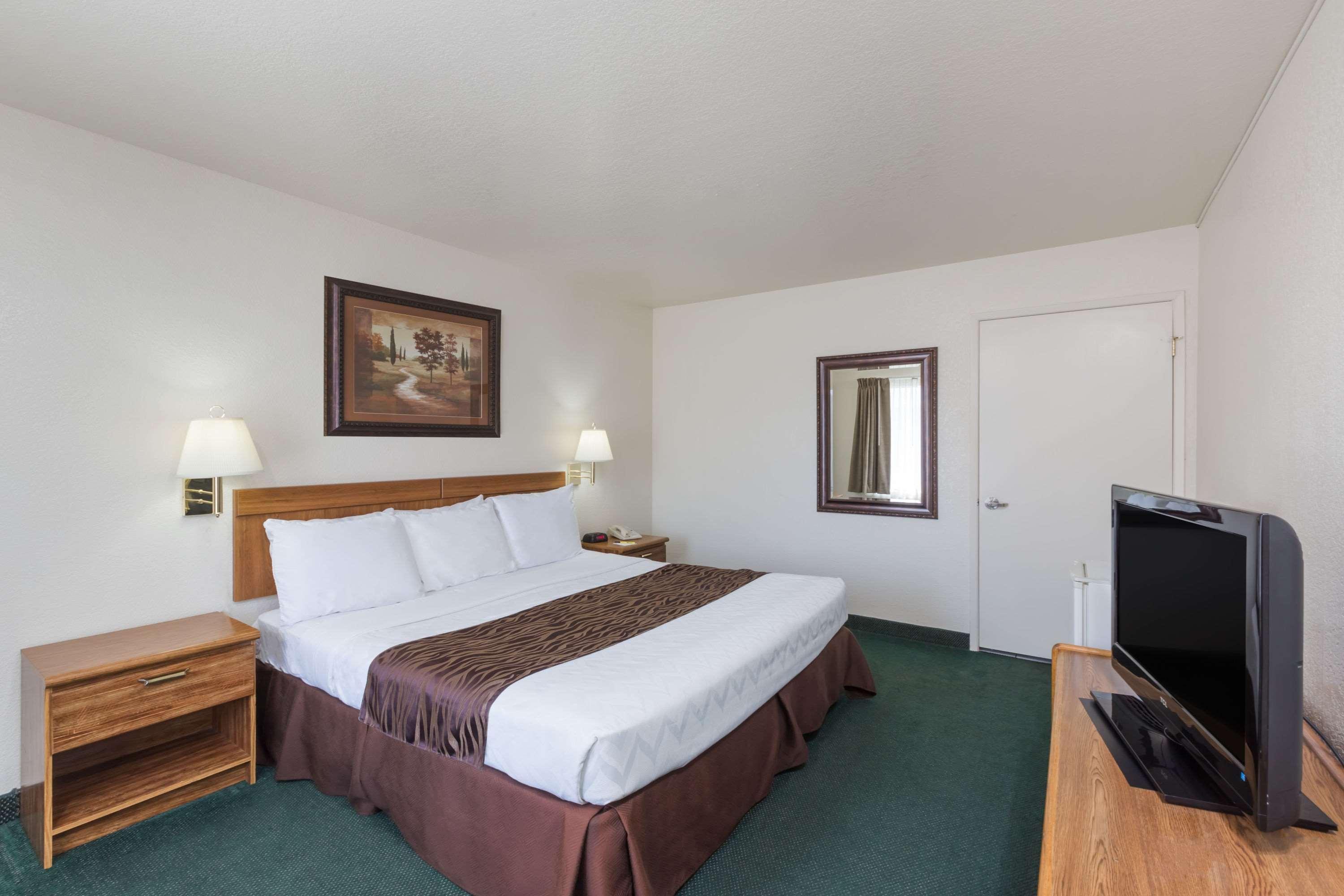 Motel Super 8 By Wyndham Bragg