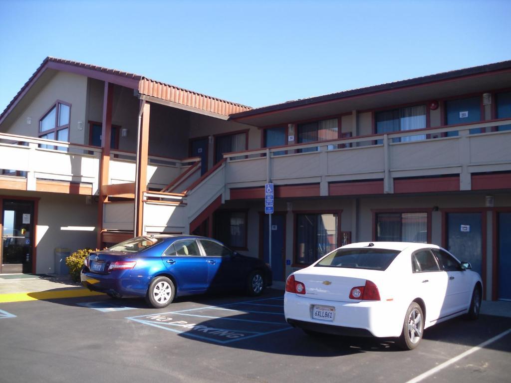 Super 8 By Wyndham Bragg Motel 2*
