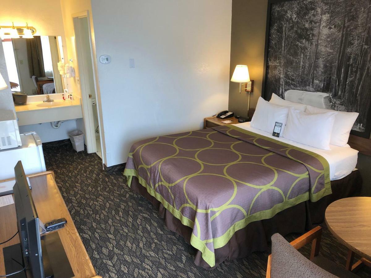 Motel Super 8 By Wyndham Bragg 2*