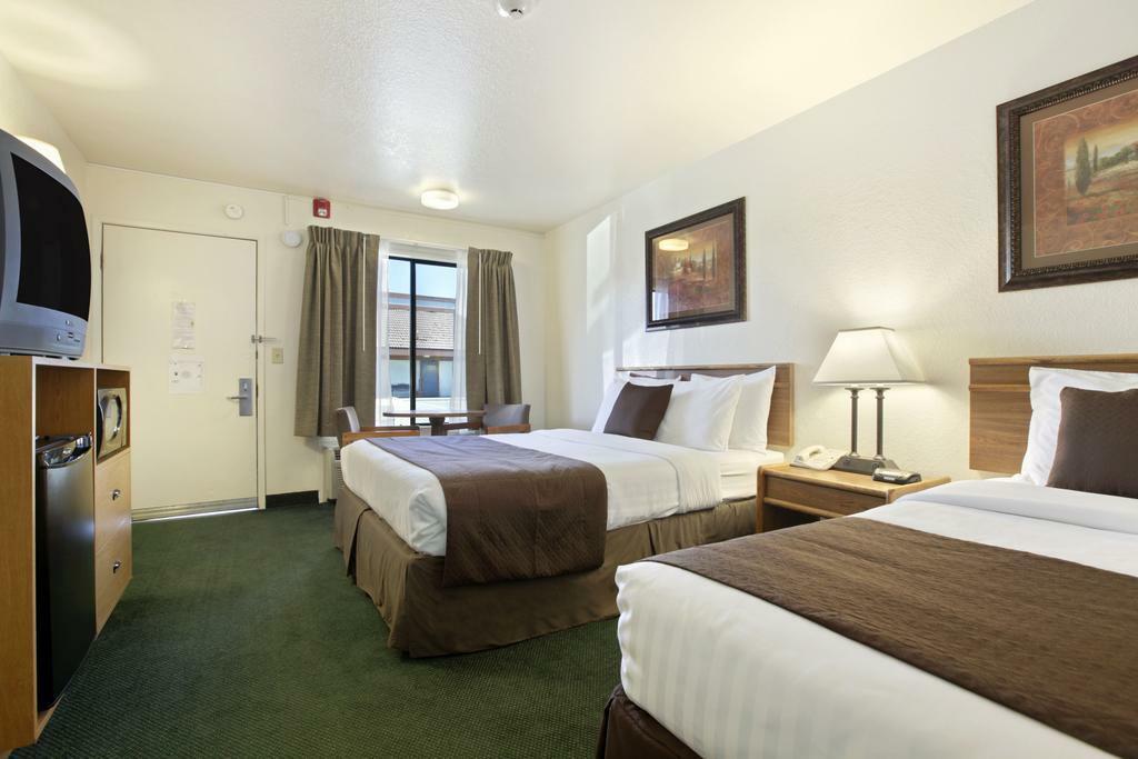 Super 8 By Wyndham Bragg 2*